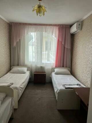 Гостиница Марина Адлер Бюджетный трехместный номер-1