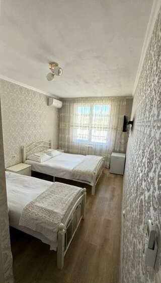 Гостиница Марина Адлер Трехместный номер «Комфорт»-5