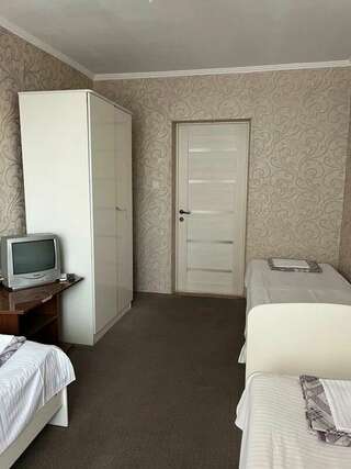 Гостиница Марина Адлер Бюджетный трехместный номер-2